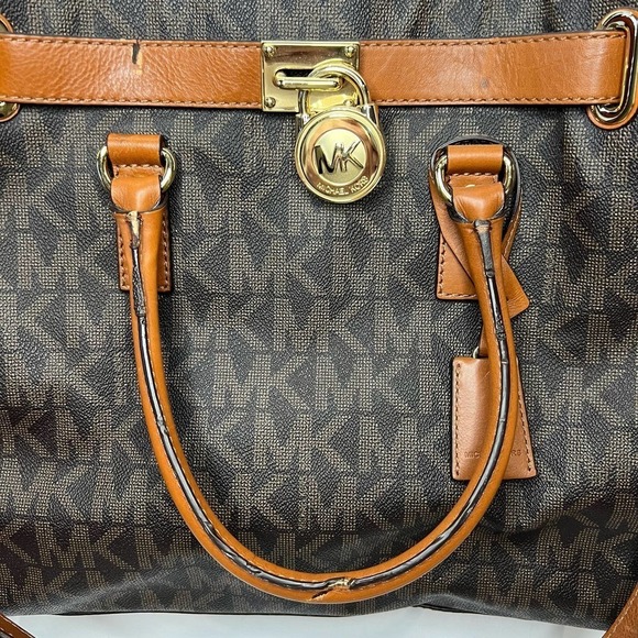 Michael Kors Hamilton Monogram Lock Gold Chain Bag Signature Large w Dust Bag - Picture 3 of 8